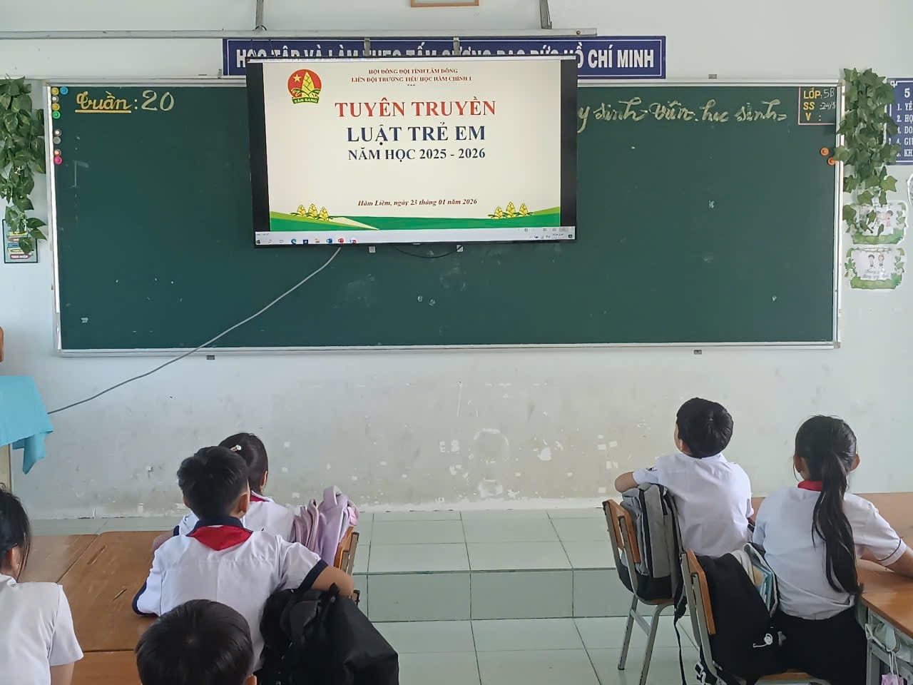 Trường Tiểu học Hàm Chính 1 tuyên truyền Luật Trẻ em 2016 cho học sinh